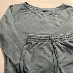 NWT GAP 2 pc set - sweatshirt and shorts. Brand new, size S. Cozy and stylish!